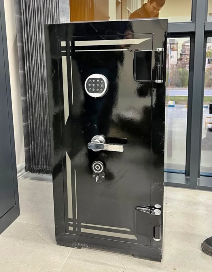 Baki Siyah Renk 105 cm Para Kasası